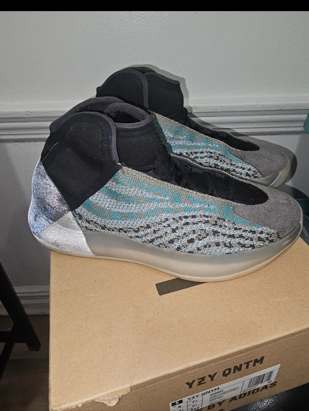 Mens Yezzys Size 8